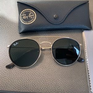 Very gently used ray bans!!!